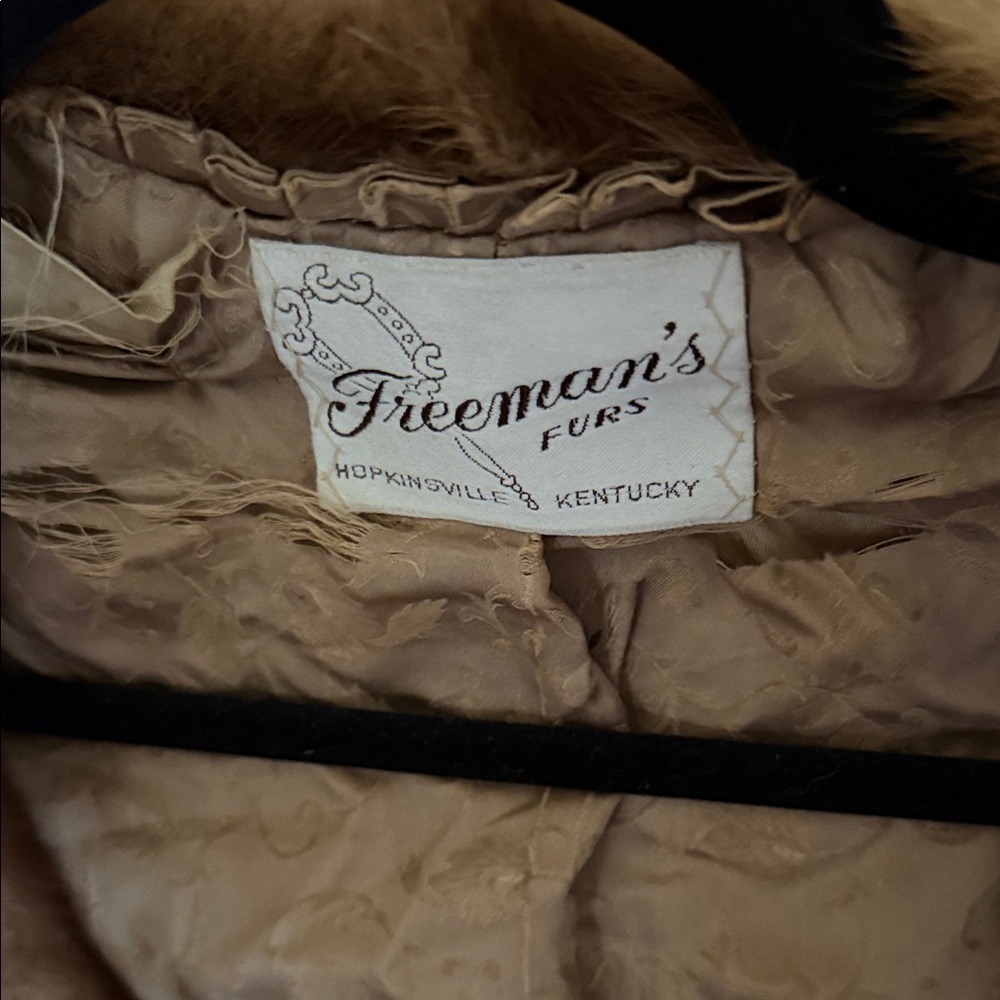Luxurious Brown Mink Fur Coat - Picture 2 of 3